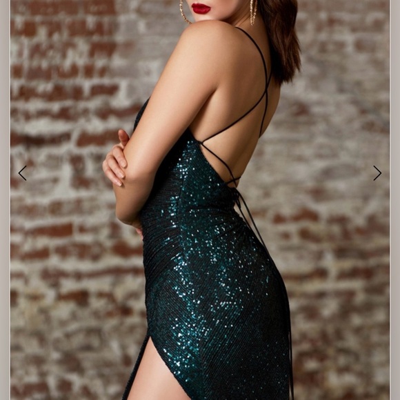 Cinderella Divine CH225 in Emerald Green - Picture 3 of 12